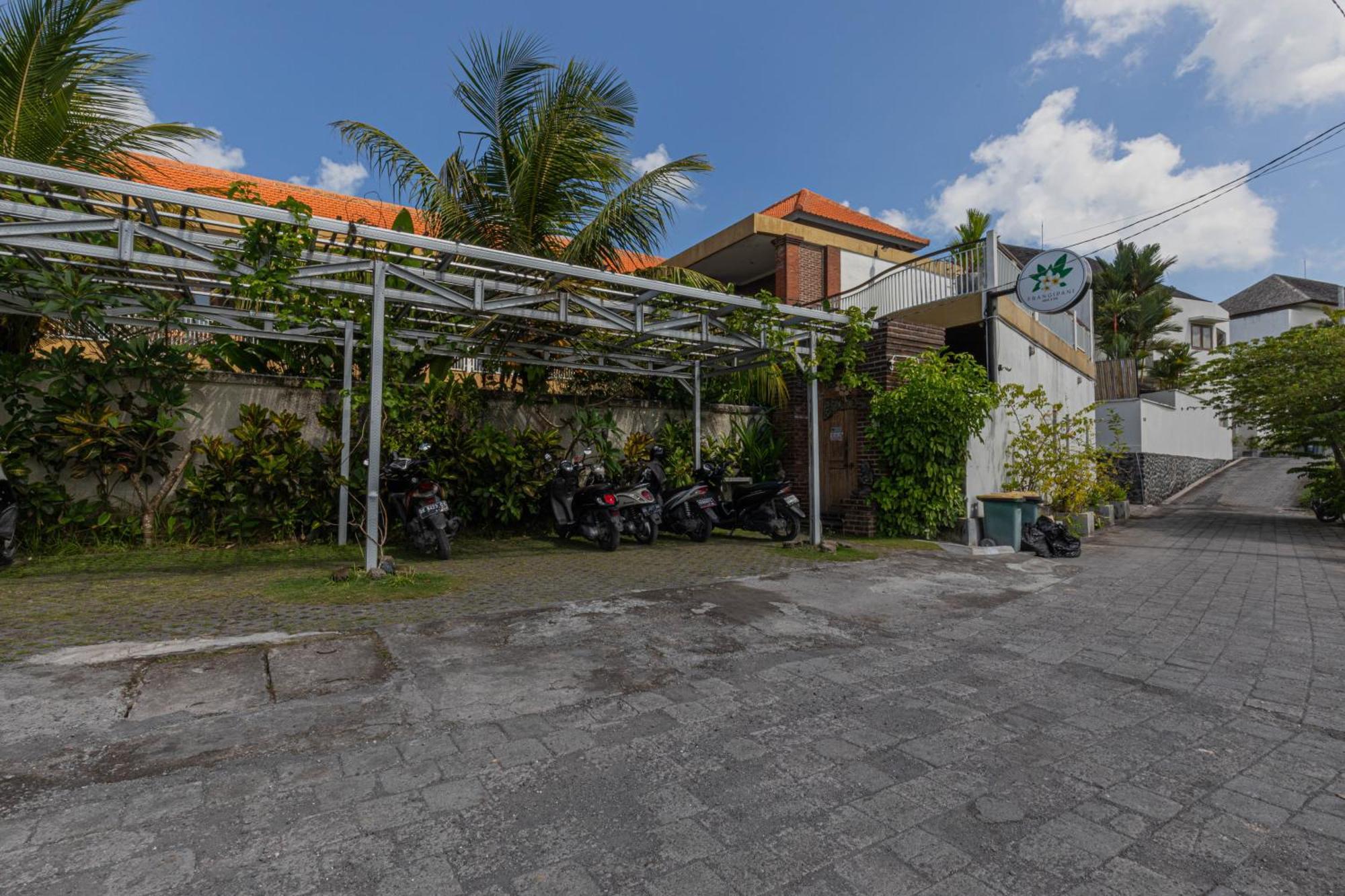 Frangipani House And Spa By Ecommerceloka Canggu  Ngoại thất bức ảnh